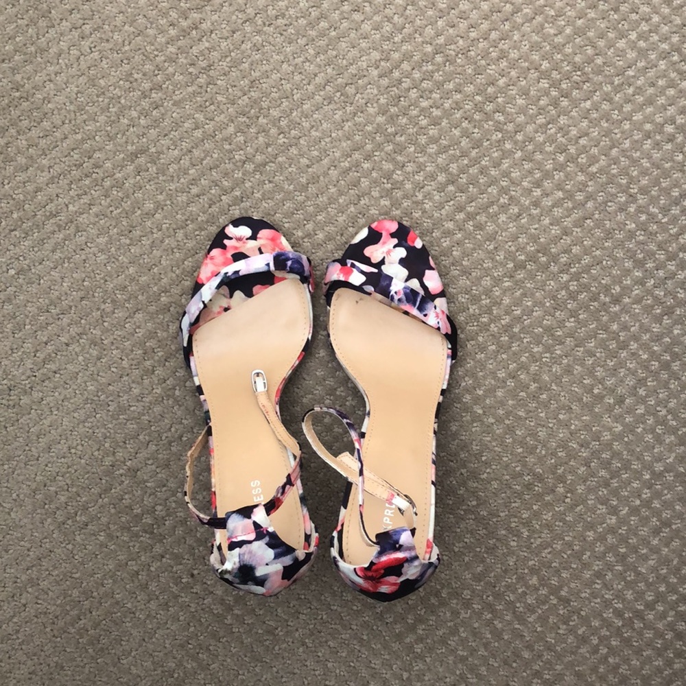 Heels - Picture 2 of 4